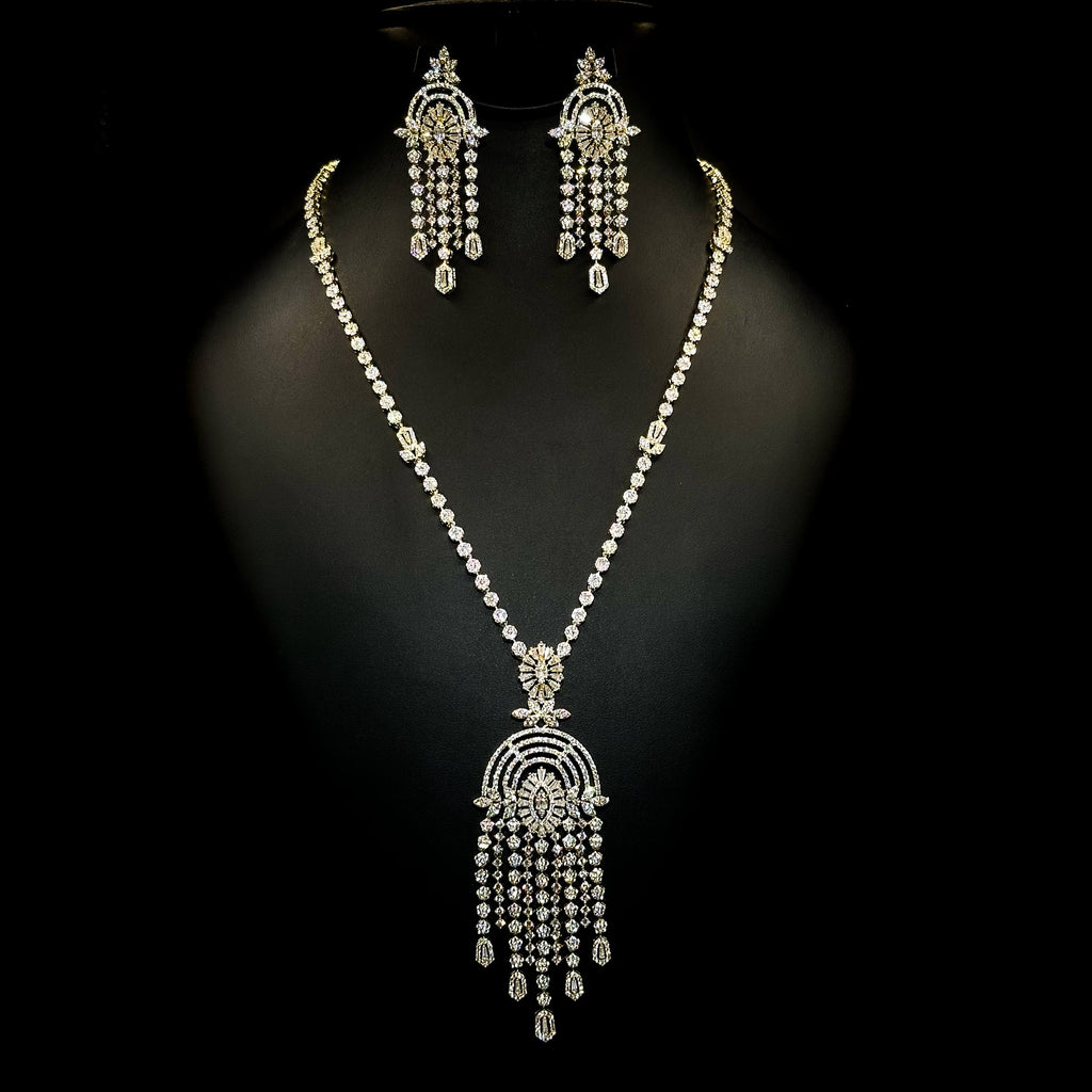 طقم زفاف هيستيا الذهبي المزين بالثريات